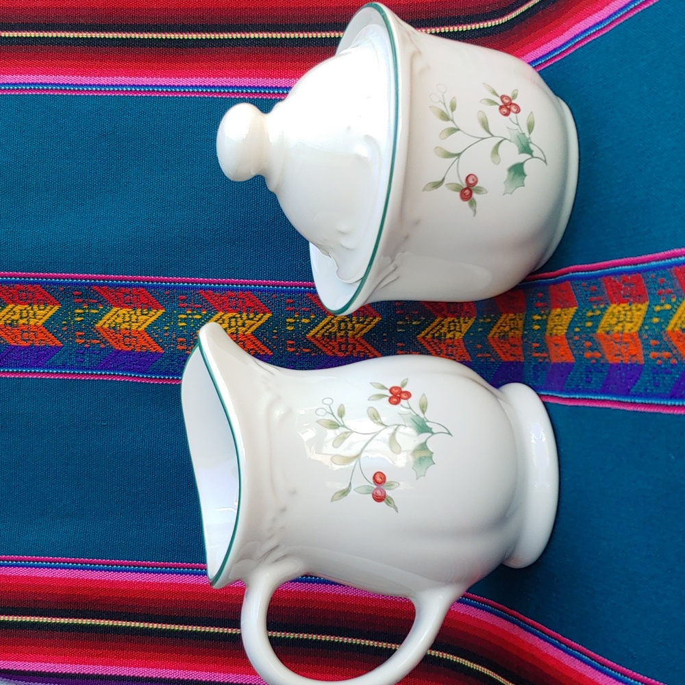 Pfaltzgraff Ceramic Holly Sugar Bowl and Creamer Pitcher - Picture 13 of 14